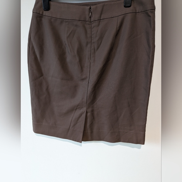 *Le Chateau *Size 13/14* Pencil Skirt with Floral Print Lining - Picture 2 of 8